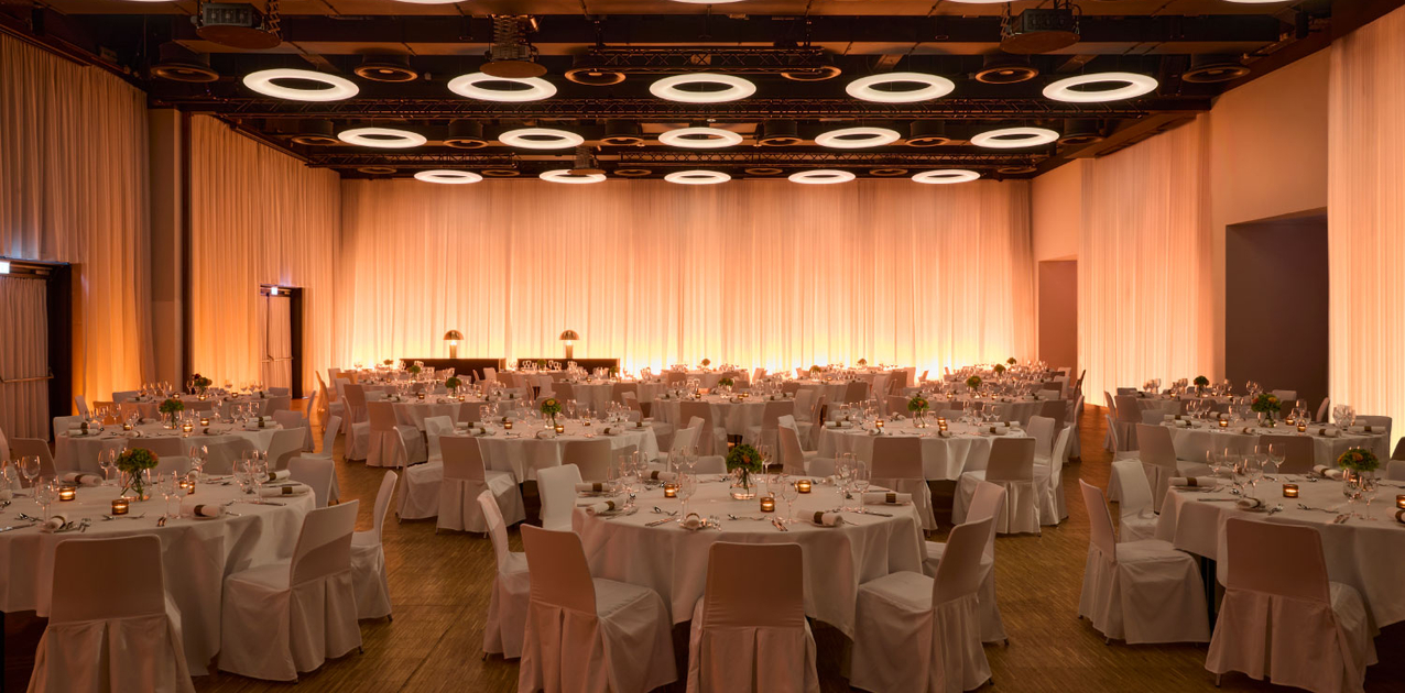 Eventtechnik Setup 4: Stilvoller Fokus im INFINITY Munich, München